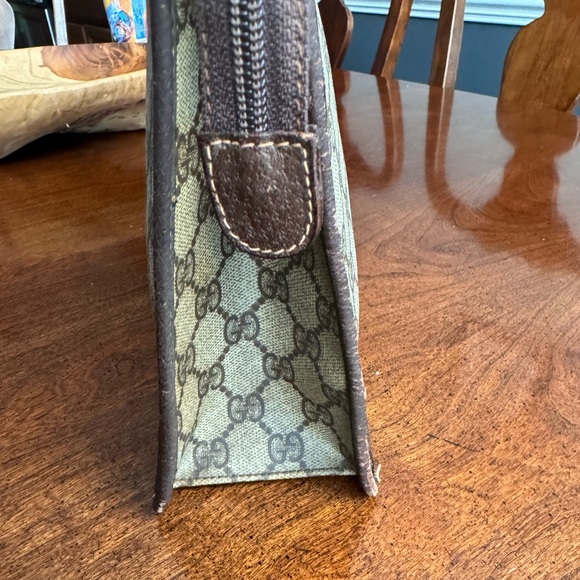 GUCCI Classic Vintage Monogram Clutch. Timeless design. - Picture 10 of 12